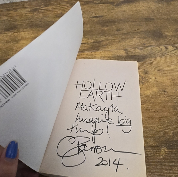 Hollow Earth Kids Soft cover Chapter Book - Picture 7 of 10